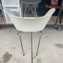 ヴィトラトムバック スタッキングチェア チェア リラックス シンプル 個性的 北欧の画像