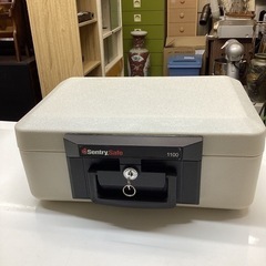 万代店　Sentry セントリー ポータブル耐火保管庫　1100