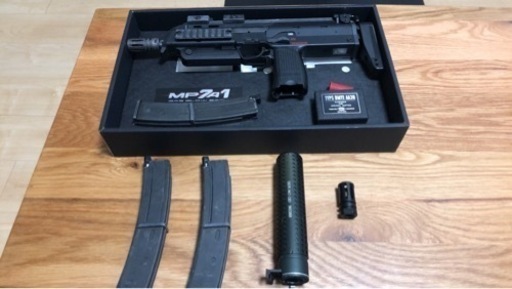 東京マルイ　MP7A1  ガスブローバック　マガジン２個＋サイレンサー付き