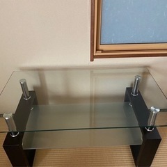 ガラステーブルの画像