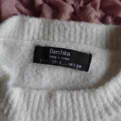 BERSHKA WHITE TOP winterの画像