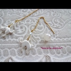 クリスマスプレゼント☆白猫とパールのアメリカンピアス転売不可の画像