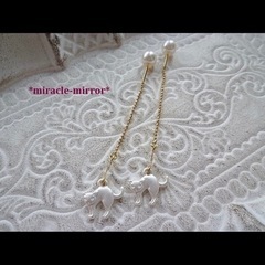 クリスマスプレゼント☆白猫とパールのアメリカンピアス転売不可の画像