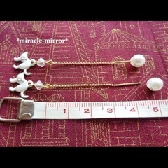 クリスマスプレゼント☆白猫とパールのアメリカンピアス転売不可の画像