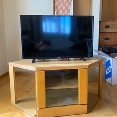テレビ台 部屋の四隅にハマるタイプ