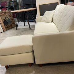 ✨🔔期間限定🔥ジモティー特別価格🔔✨極美品！3人掛け ソファ PUレザー キルティング オットマン付の画像