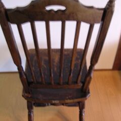 素敵な木製椅子の画像