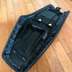 ヤマハ.トリッカー　バイク新品未使用シート他部品の画像