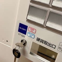 【極美品】24年新札対応済み‼️券売機 VT-S20 【グローリー 】券職人 新500円対応 別売架台付きの画像