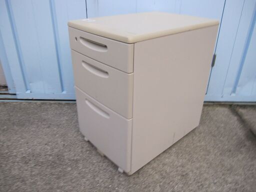 3段ワゴン　ニューグレー　オカムラ製SD　日焼けあり　鍵無し・作成可能1100円/本
