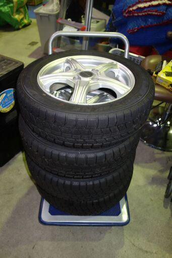お取引中【2022年製】155/65R14 4穴 アルミ付ス タッドレスタイヤ 4本