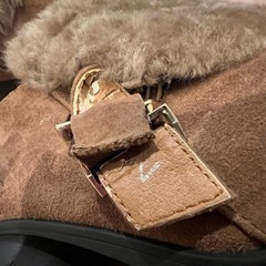 パンプス ファーの画像