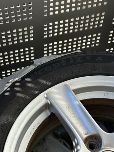冬タイヤ　スタッドレスタイヤ 205/55R16
