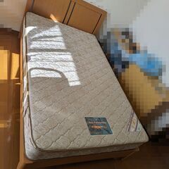 セミダブルベッド　＋　マット2つ　＋　冷感敷パット　無料でお譲りします。の画像