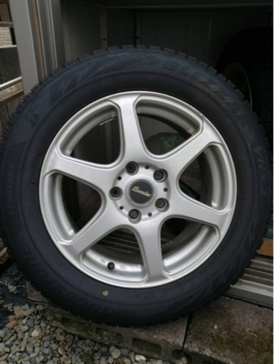 スタッドレスタイヤ　205/60R16