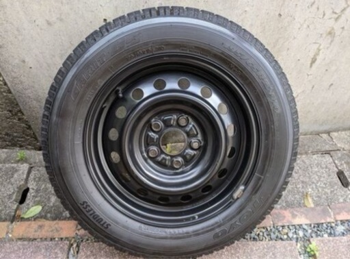 引渡し予定あり　15インチ 鉄チン ホイール ＋ 国産 TOYOスタッドレスタイヤ スチールホイールの4本セット