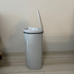 【お譲りします】ゴミ箱（赤ちゃんのオムツ捨て用）の画像