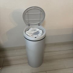 【お譲りします】ゴミ箱（赤ちゃんのオムツ捨て用）の画像