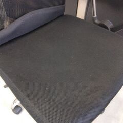 メッシュオフィスチェア　高さ調整可能　約7年使用の画像