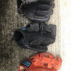 野球グローブ　3個の画像