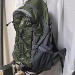 0円！新品未使用　バックパックと中古ヘルメットの画像