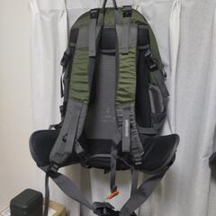 0円！新品未使用　バックパックと中古ヘルメットの画像