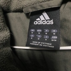 adidas ダウンジャケット　オリーブ色の画像