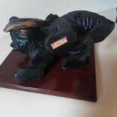 木彫りのクマ(飾り台付き)の画像