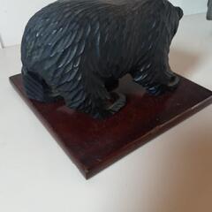 木彫りのクマ(飾り台付き)の画像