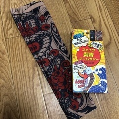 フェイクタトゥー アームカバーの画像