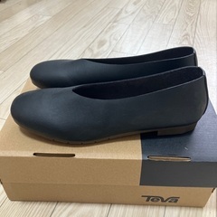 etoll.（エトル）カットフラットパンプスの画像