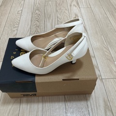メヌエ　パンプス　21センチの画像