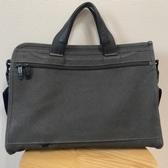 TUMI ビジネスバッグの画像