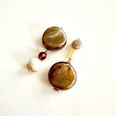 クリスマスプレゼント☆ドイツ製アクリルビーズのアシンメトリーピアスイヤリング転売不可の画像