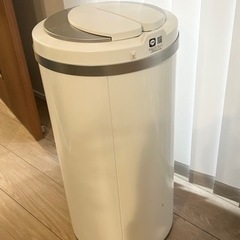 自動ゴミ箱(ZitA、取説付き)の画像