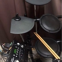 MEDELI DD502J 電子ドラム フルセット！現状品【椅子、スティック、YAMAHA純正マット、アンプ、譜面台、説明書、チューニングキー付き】※ヘッドフォンはつきませんの画像