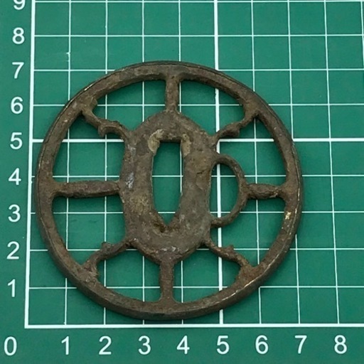 m1216502 鍔 刀の鍔 刀装具 江戸時代 骨董品 アンティーク 甲冑 時代劇 戦国武将 日本刀 柄 家紋 侍 刀 コレクター 中