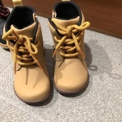 子供の靴です。の画像