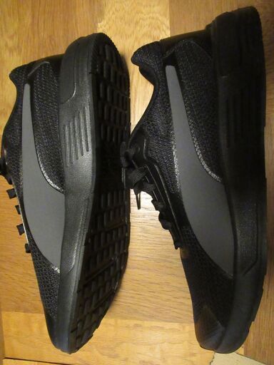 PUMA  プーマ　スニーカー　黒　２７．５ｃｍ　新品　２７ｃｍでも
