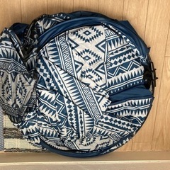 ポップアップテントとテーブル売ります。の画像