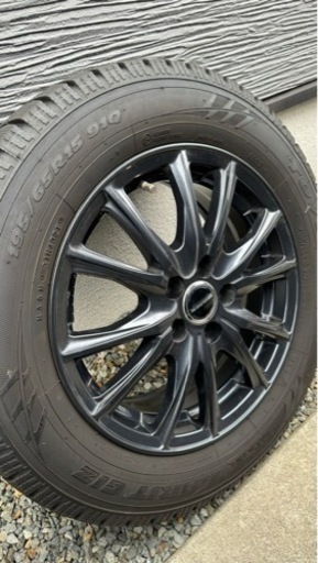 【購入者決定！御礼申し上げます】プリウス、カローラスポーツツーリング等向け。少走行！タイヤ柔らかく美品バリ溝195/65R15 トーヨーオブザーブガリットGIZスタッドレスタイヤ&ホイール4本セット