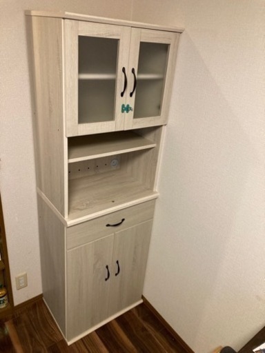 【年内取引希望】ナフコ　食器棚（590W×400D×1800H）