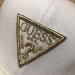 guess キャップ　白の画像