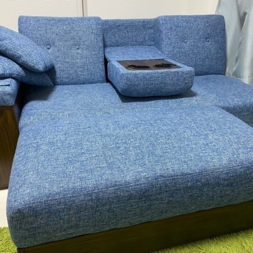 ドリンクホルダーのあるソファー