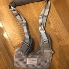 子供に着せて上から引っ張って歩く練習をするものです。