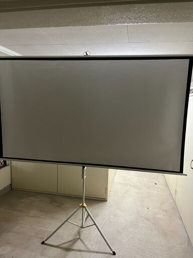 プロジェクタースクリーン　130 cm x 220 cm  　スタンド付き