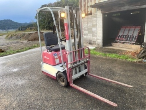 バッテリーフォークリフト