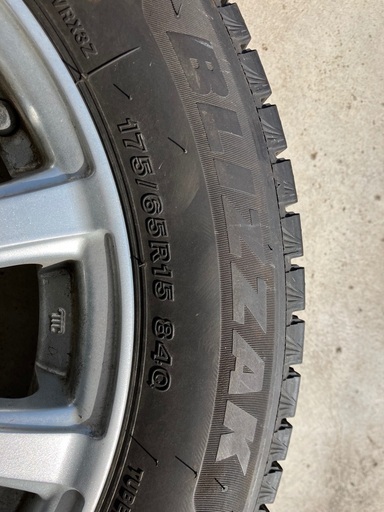 ブリヂストン スタッドレスタイヤ ブリザックVRX3 175/65R15ホイール付
