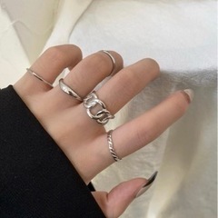 新品⭐︎値下げしました！韓国で大人気！5点セットシルバーリング定価1100円でしたの画像