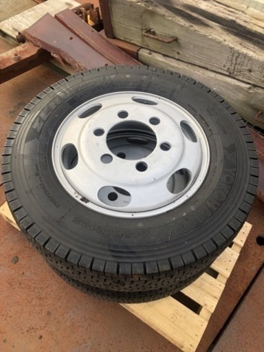 トラック用　新品スタッドレス２本！値下げしました！